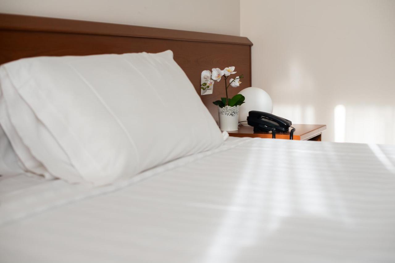 סן מאורו טורינזה Hotel Glis מראה חיצוני תמונה